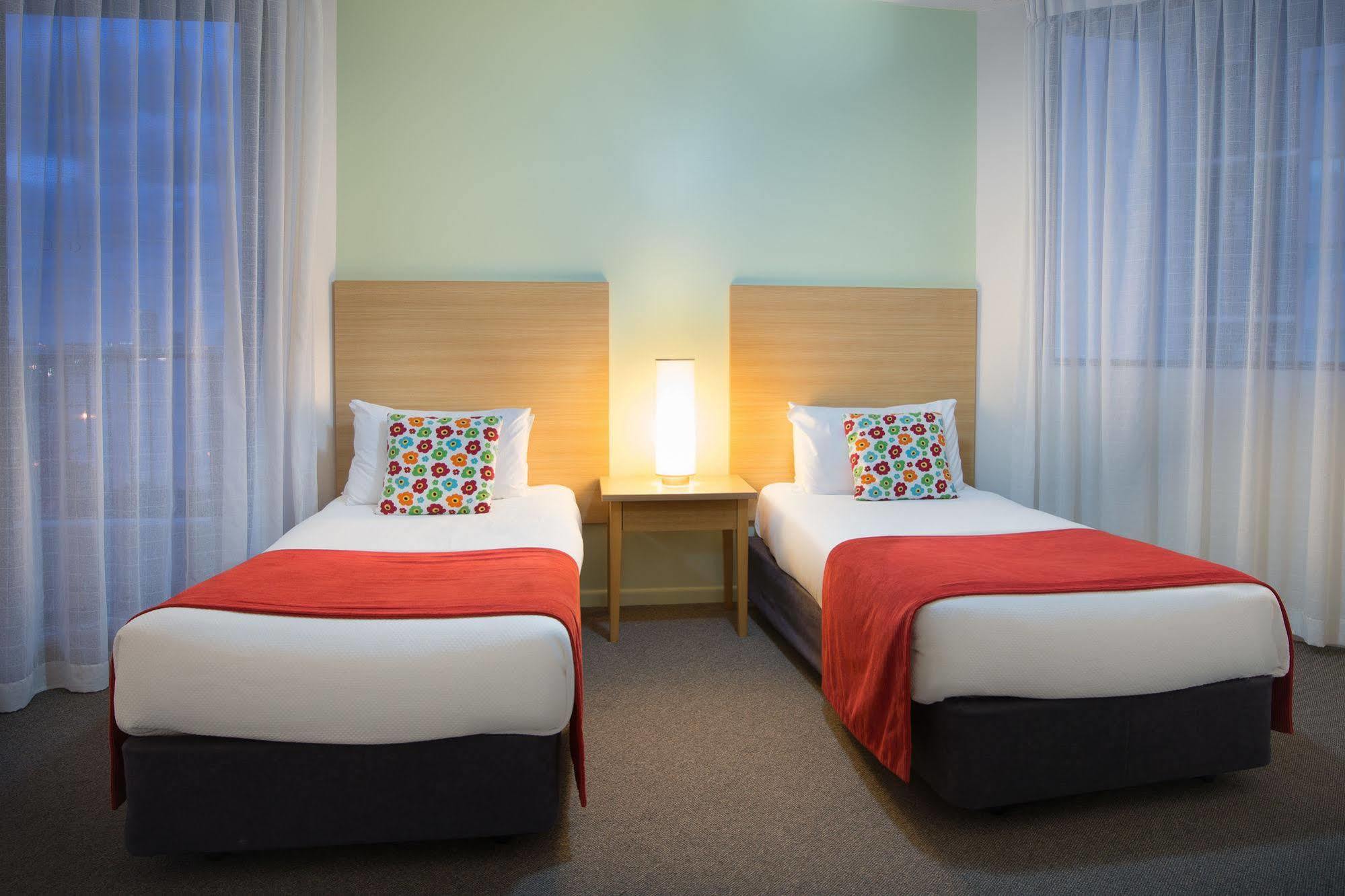Sandy Point Beach Resort Gold Coast Exterior foto